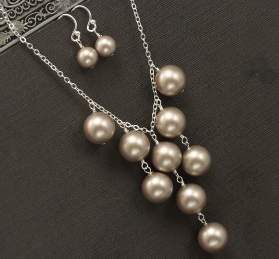 Glamorous Pearl Set Design
