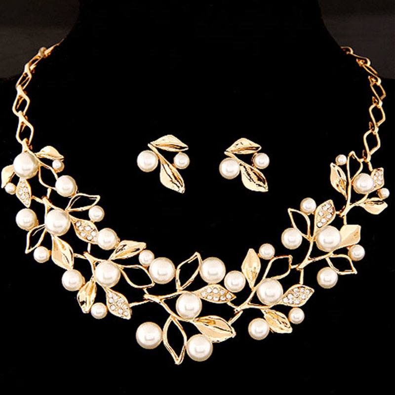 Gorgeous Golden Pearl Necklace Set With Earrings