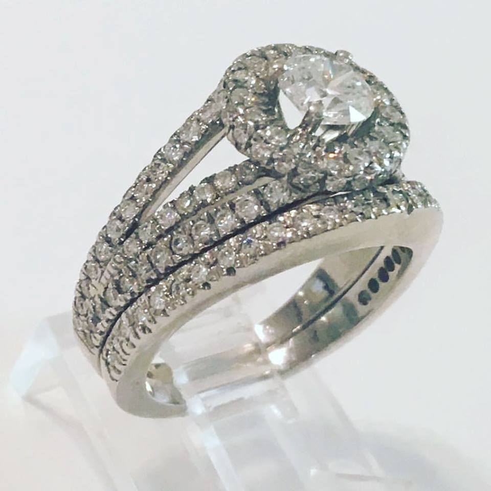 Marvelous White Gold Diamond Engagement Ring Set