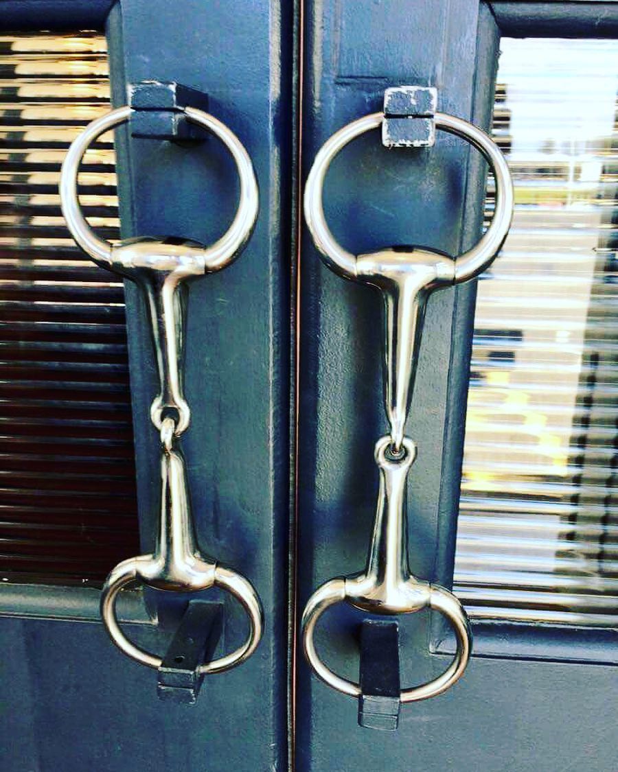 Metal Handcuff Door Handle Design Idea