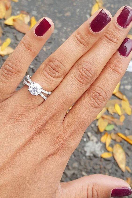 Modish Four-Claw Split Shank Diamond Engagement Ring