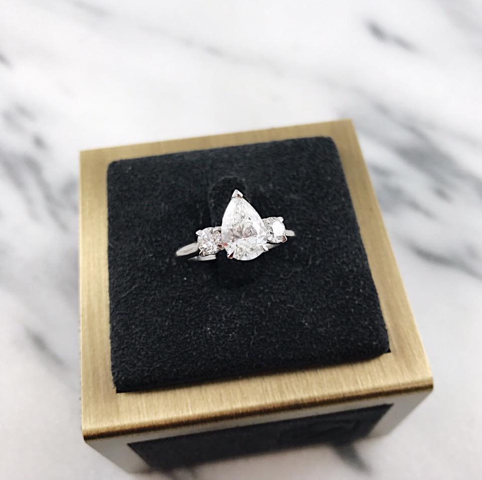 Pear Shape Diamond Ring Design Idea