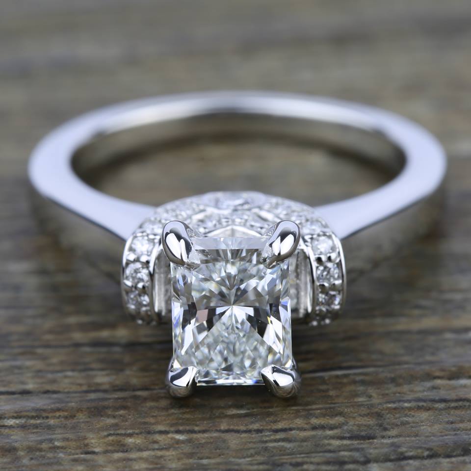 Stunning Ribbon Diamond Ring With Radiat Cut Diamond