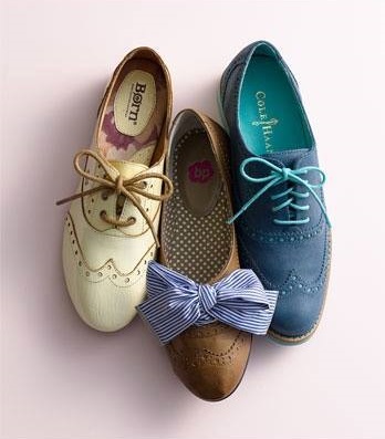 Adorable Vintage Style Lace Up Spectator Shoes