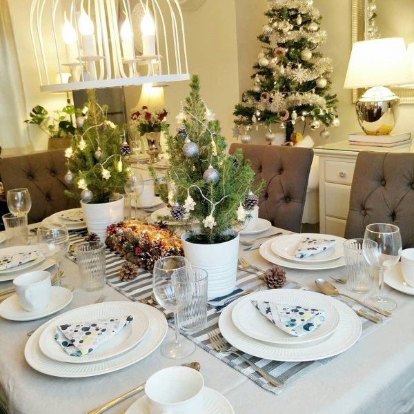 Awesome Christmas table decor with small Christmas tree. Pic by eyusman