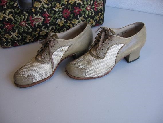 Awesome Vintage Style Grey Lace-up Spectator Shoes