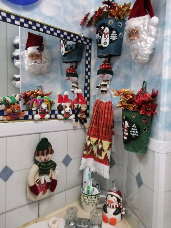 Beautifully decorated Bathroom for Christmas.