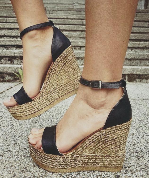 Fashionable Wedges Heel Sandals With Ankle Strap