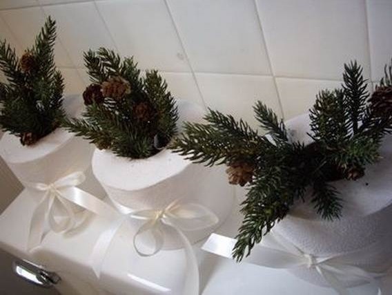 Smartly used tissue roll for Christmas decor.