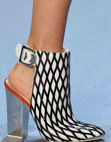 Stunning Black & White Pointed Toe Slingback Block Heels Pumps