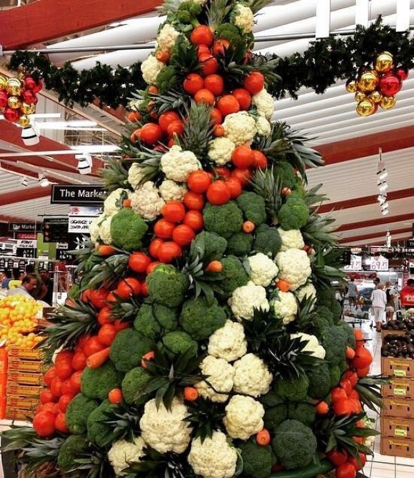 Superb idea to make Christmas tree with vegetables. Pic by tabb_oule