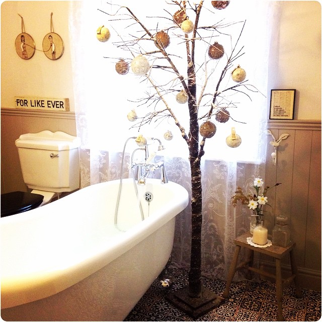 Alluring Christmas Tree Near Bathtub