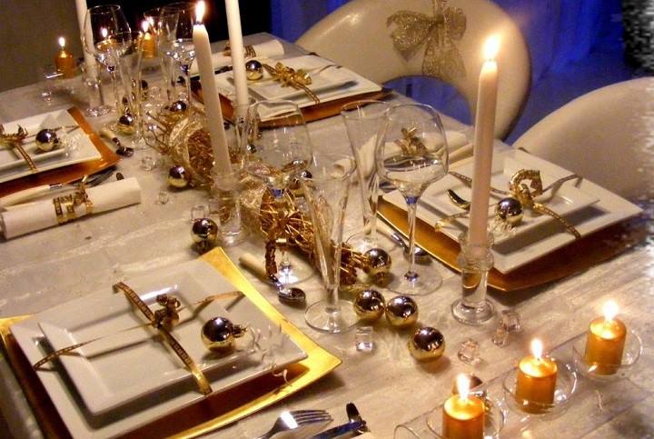 Amazing Golden Christmas Dinning Table