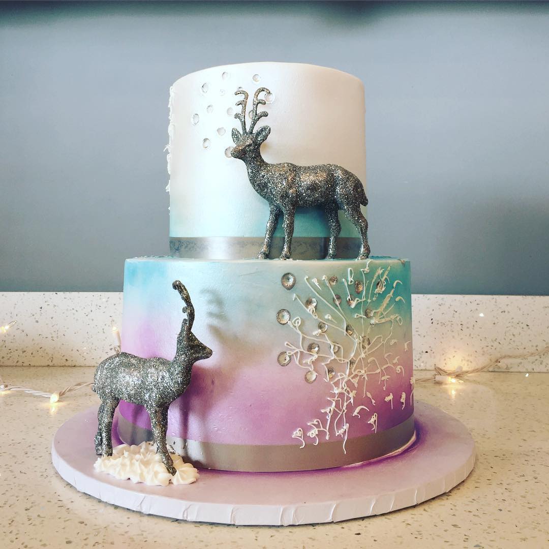 Beautiful reindeer cake design. Pic by haykscakehouse