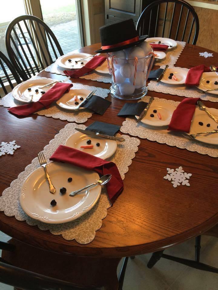 Cute And Easy Table Decor On Christmas Night
