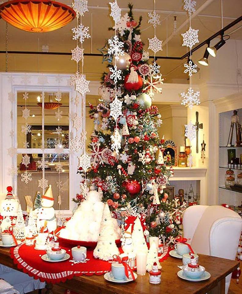 Christmas Table Decorations & Place Settings