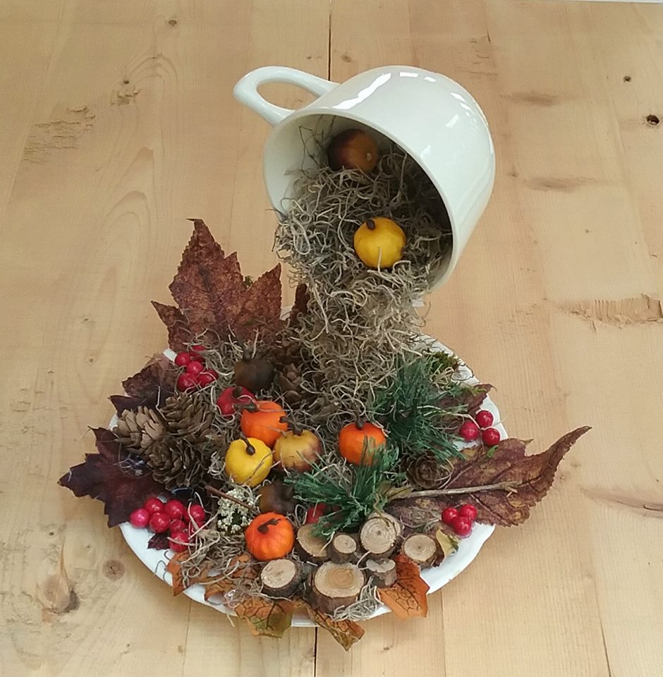 Fabulous Floating Cup With Leaves And Pumpkins