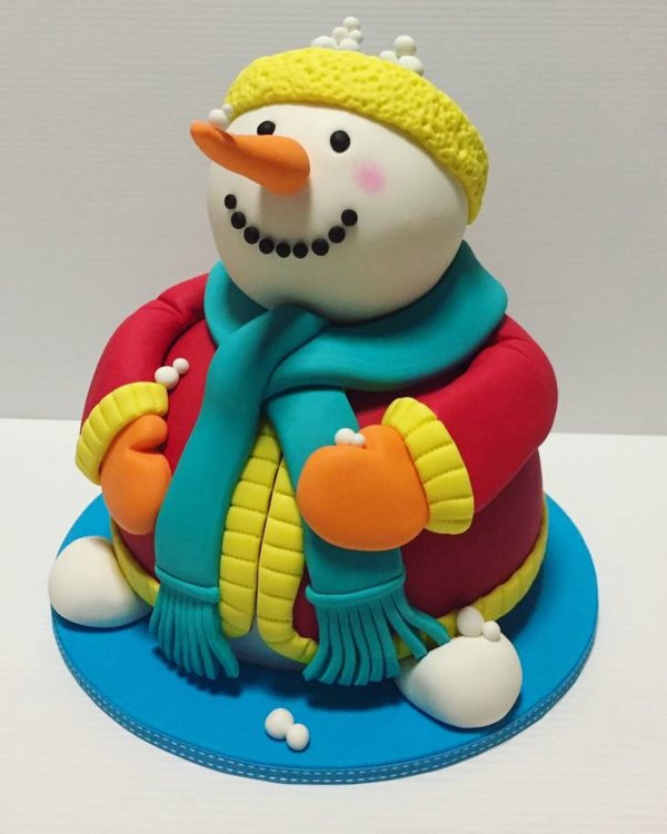 Fantastic snowman cake. Pic by sarahocakedesign