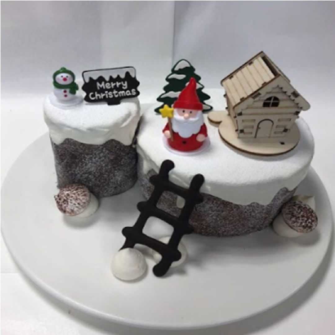 Get ready for party with this delicious Christmas cake. Pic by tlj_gardengrove