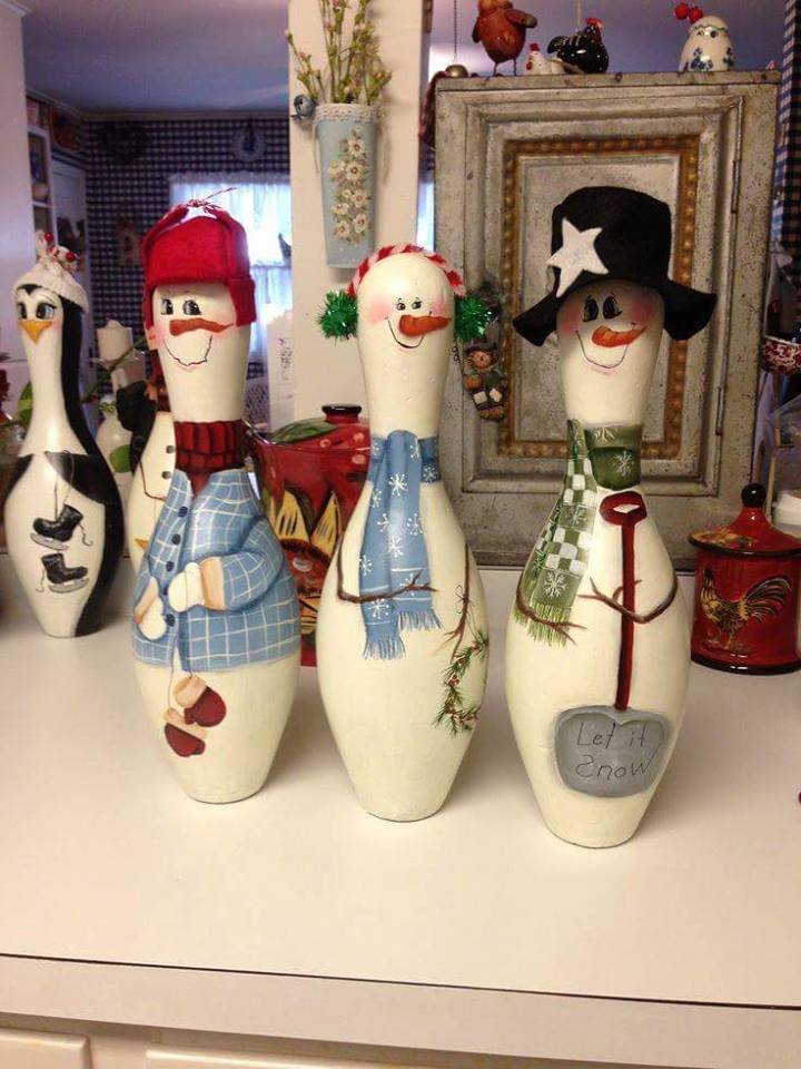 Give A New Look To Old Bowling Pins Into Snowman