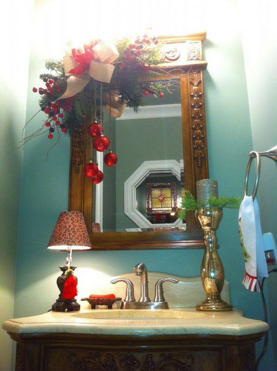 Graceful Decor On Bathroom Mirror