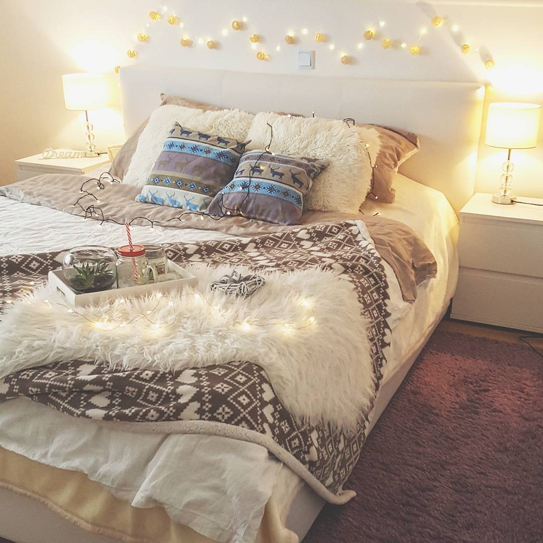 Irresistible Christmas Bedroom With Lights