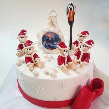 Precious Santas On Christmas Cake