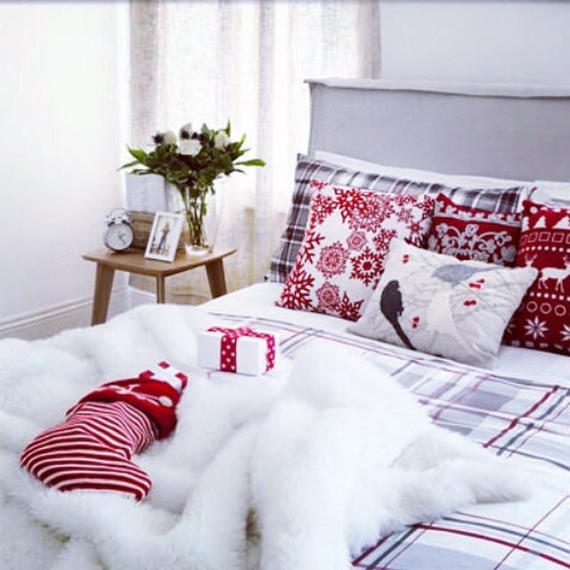 Spectacular Red And White Christmas Decor