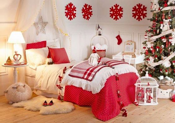 Stunning Red & White Snowflakes Decoration Idea