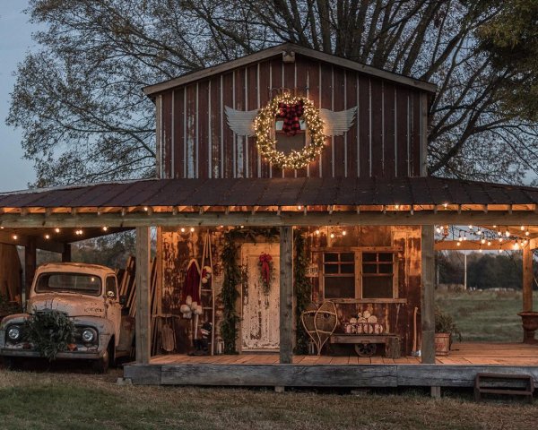 Vintage style Christmas decor. Pic by gritantiques