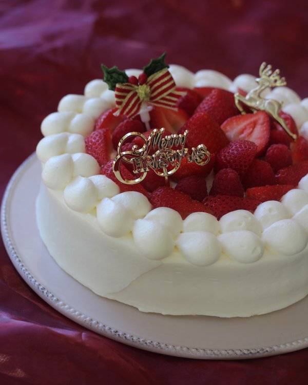 White cake with fresh strawberry. Pic by suzuki_maho