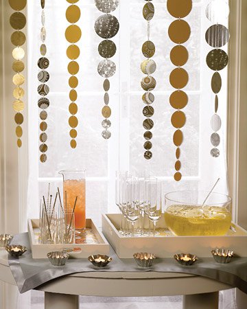 Best Shimmering Paper Decor For New Year Party