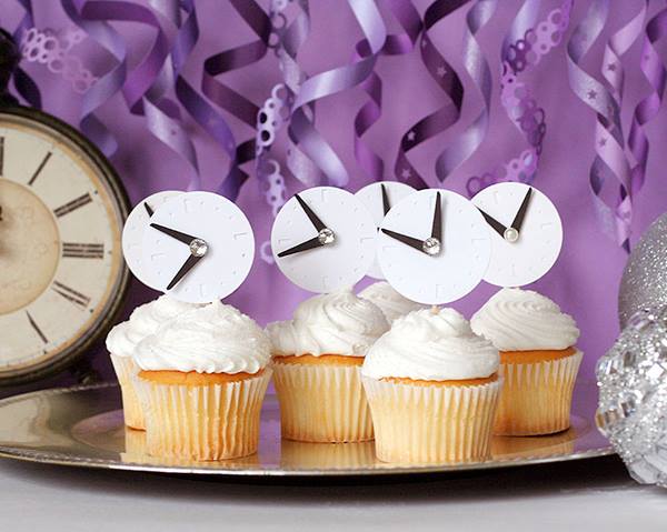 Clock Cup Cakes Idea For New Year Eve Party Decor