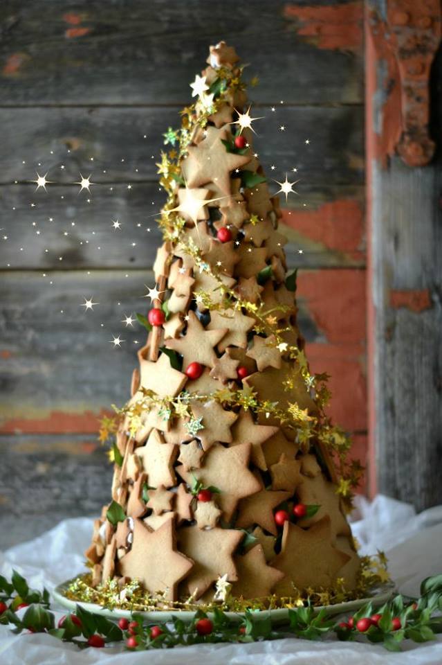 Creative Way To Decorate Christmas Tree With Ginger Bread