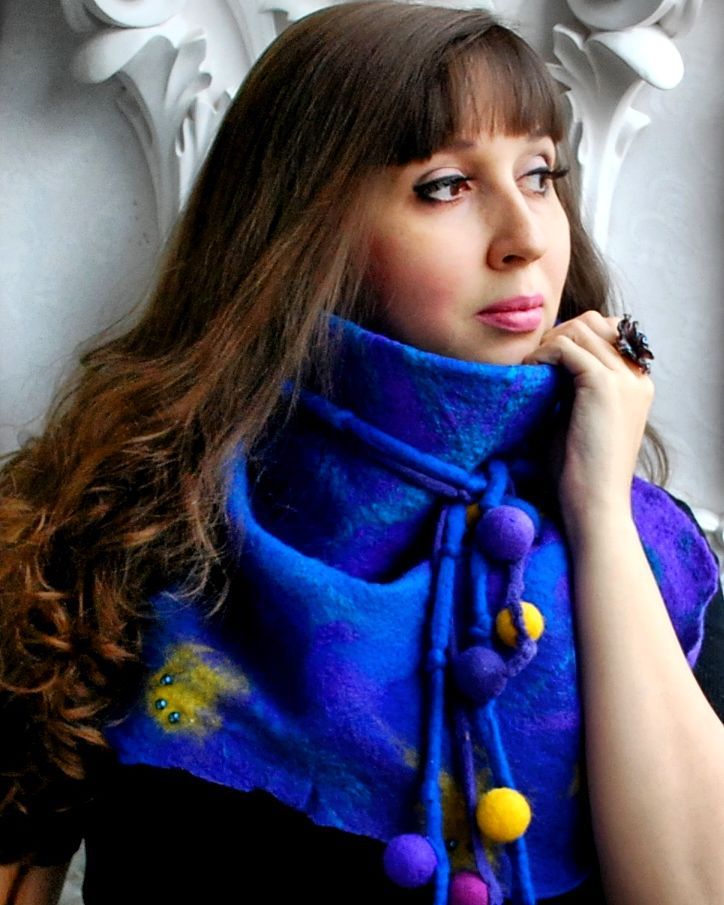 Delicate And Stylish Blue Scarf