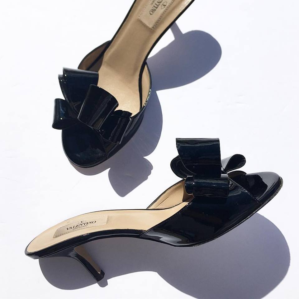 Alluring Glossy Black Heels