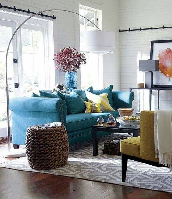 Colorful Living Room Gives Modern Look