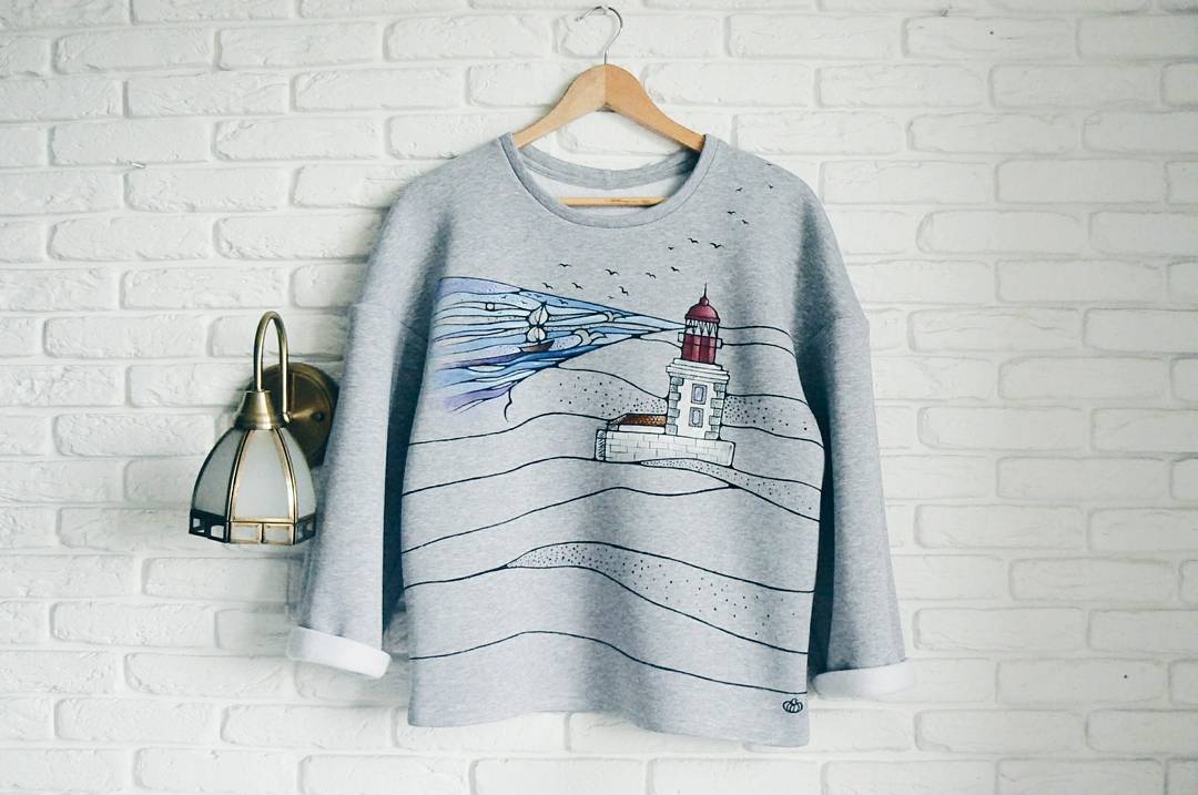 Glamorous Light House Print Sweatshirt