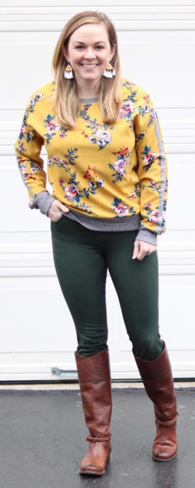 Awesome Floral Sweatshirt With Army Green Jagging and Knee Shoes