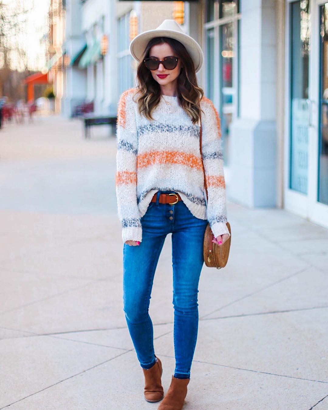 Cozy Oversize Sweater With Leather Booties And Hat