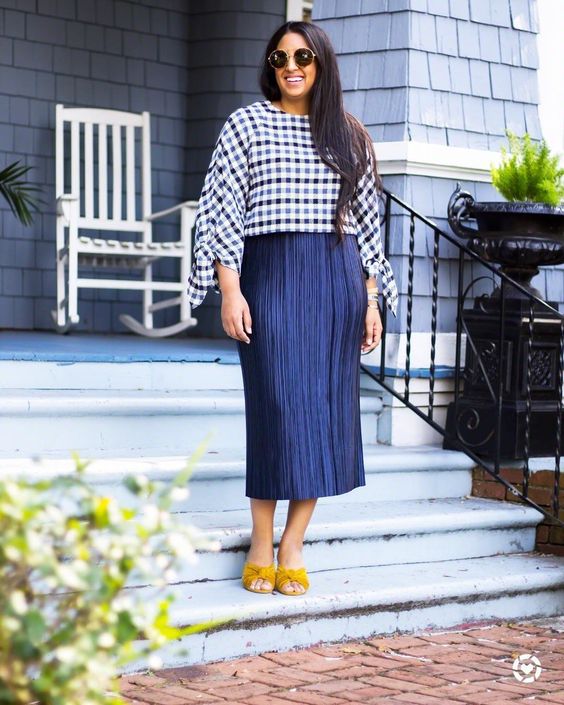 Stylish Gingham Top With Skirt And Mustard Heels