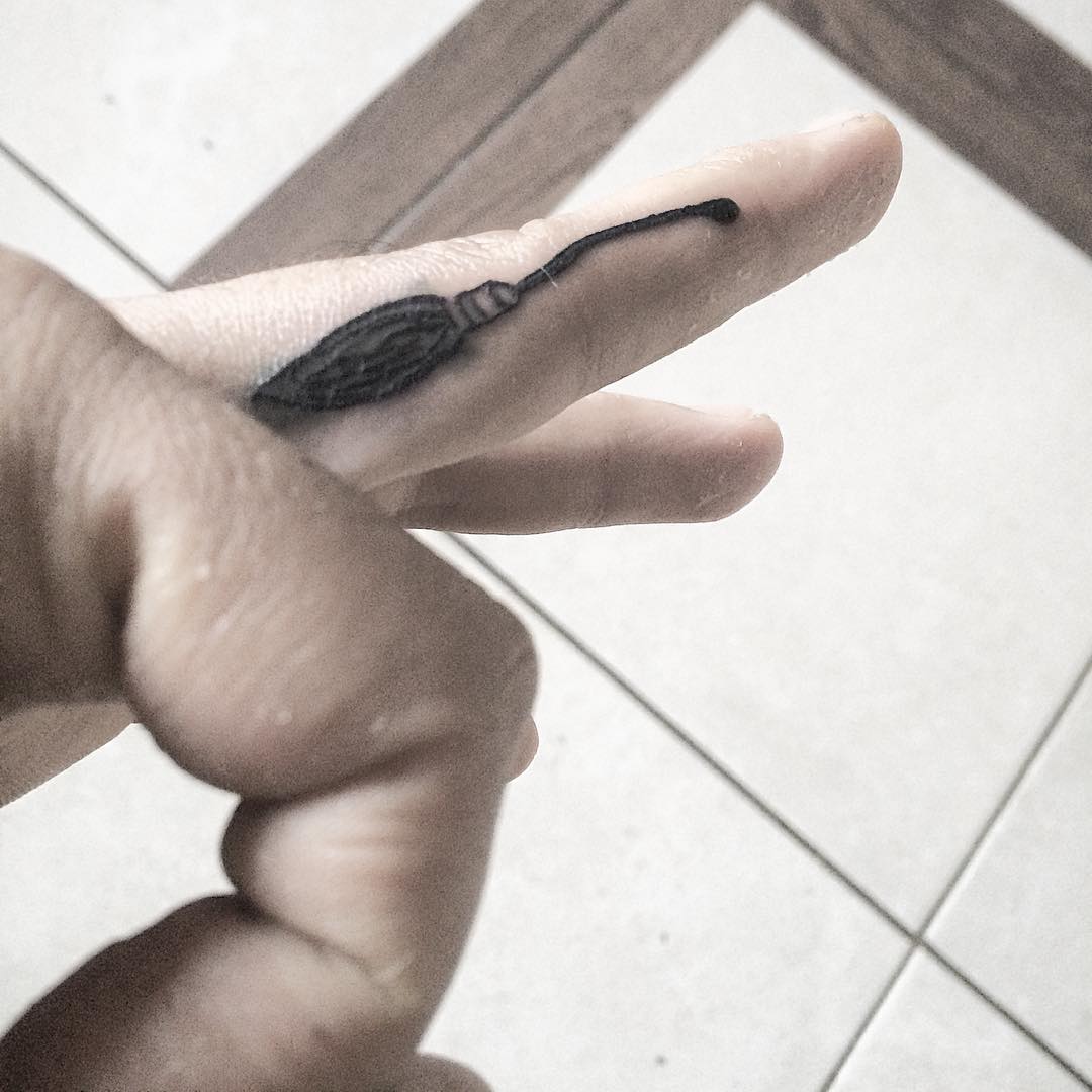 This Cutest Finger Tattoo For Harry Potter Fans