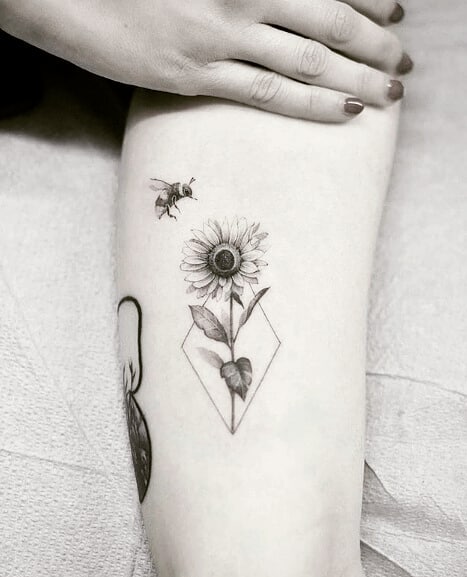 Chic Sunflower Tattoo Design With Bee