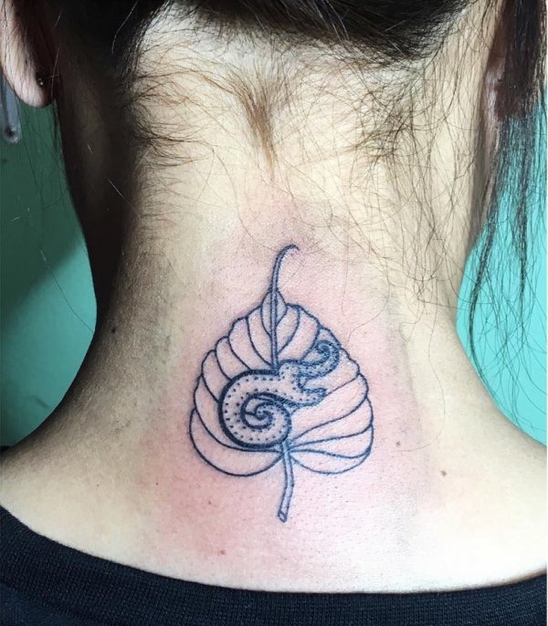Leaf Neck Tattoo Perfect For Nature Lover