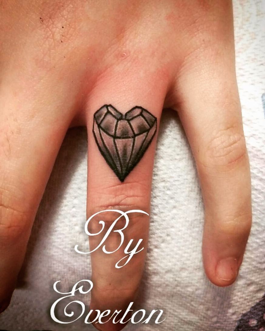 Lovely Diamond Tattoo On Ring Finger