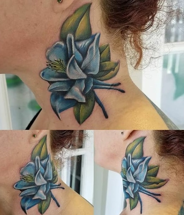 Rocking Flower Design In Blue On Neck