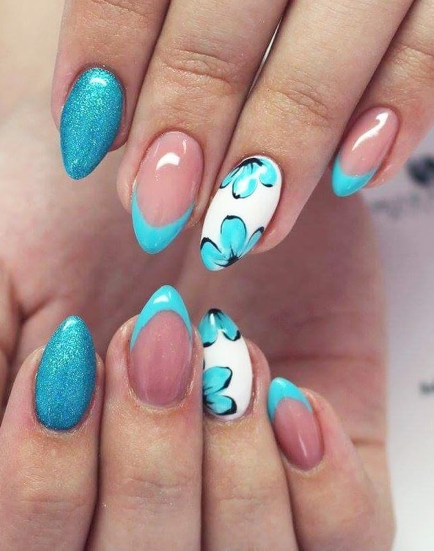 Stylish Floral Gel Nails For Summer