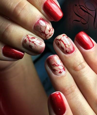 Swirling Golden Lady in Red Summer Manicure For Coffin Finger Nails