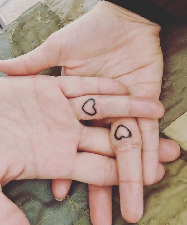 Tiny Heart Shape Finger Tattoos Idea