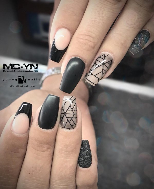 Absolutely chic black geometric nails